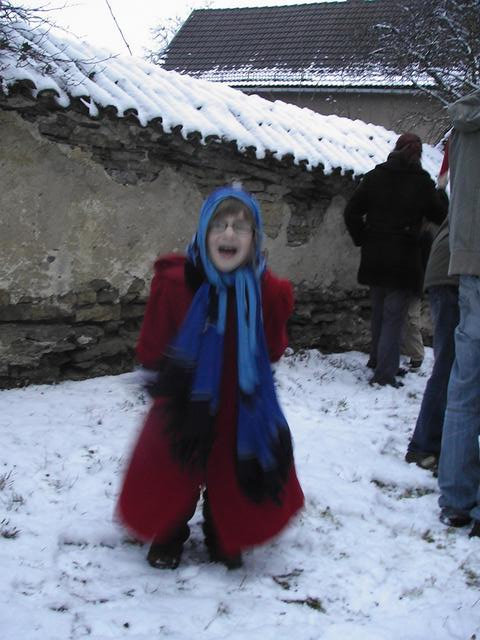 Jenny als Maria mit blauem Tuch. Aufgenommen von Stefan Riehmer.